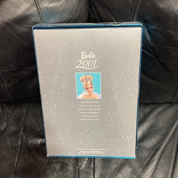 2001 Barbie - Picture 2 of 8